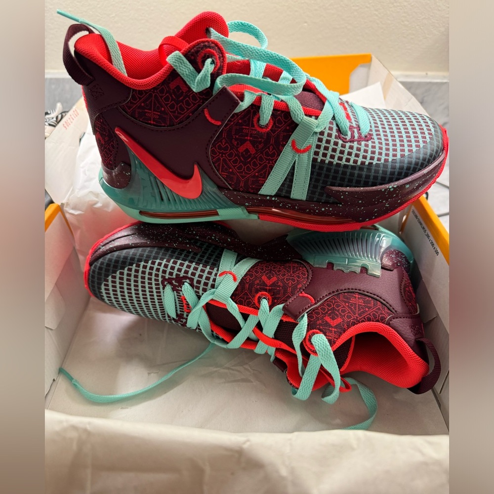 Nike lebron james sneakers boys 5